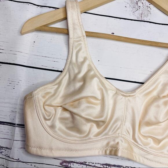 Breezies cream ivory bra 38D - Picture 2 of 13